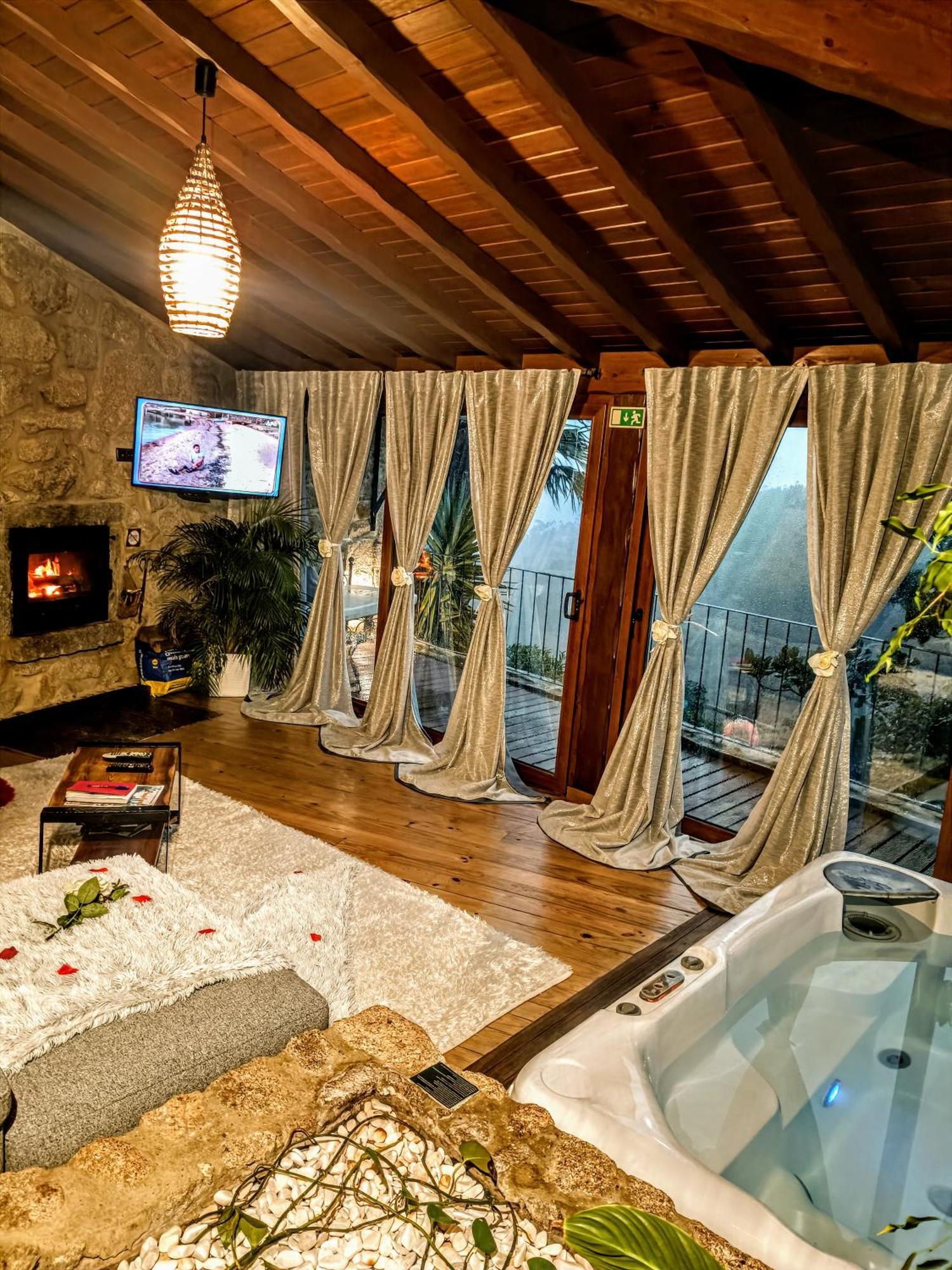 מלון ארקוס דה ואלדבז Casa Favo De Mel - Jacuzzi Privado & Lareira - Piscina מראה חיצוני תמונה