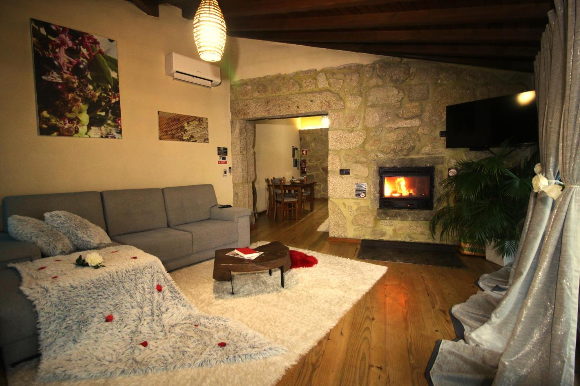 מלון ארקוס דה ואלדבז Casa Favo De Mel - Jacuzzi Privado & Lareira - Piscina מראה חיצוני תמונה