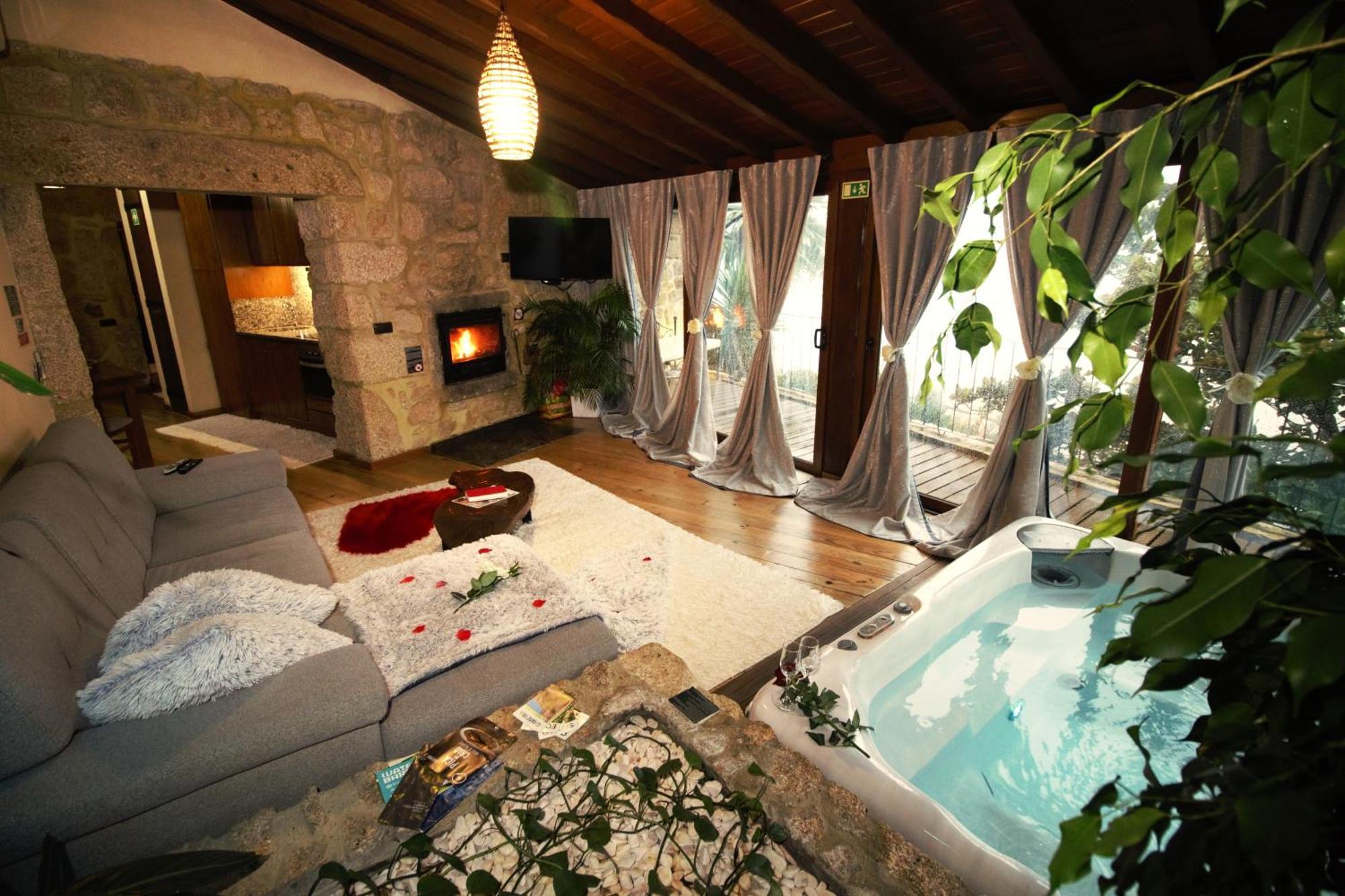 מלון ארקוס דה ואלדבז Casa Favo De Mel - Jacuzzi Privado & Lareira - Piscina מראה חיצוני תמונה